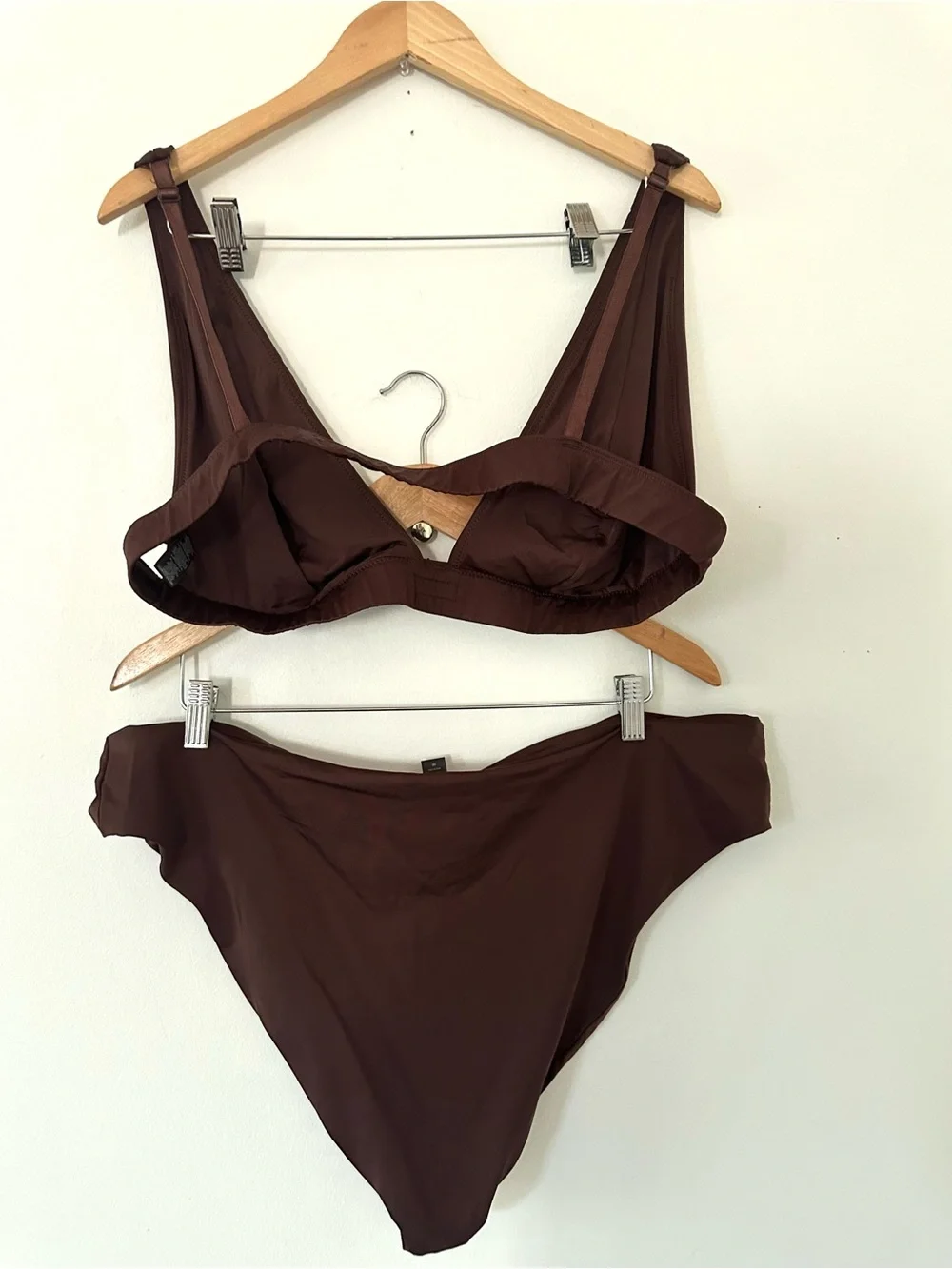 SKIMS SIGNATURE SWIM PLUNGE BIKINI TOP  AND BOTTOMS Cocoa